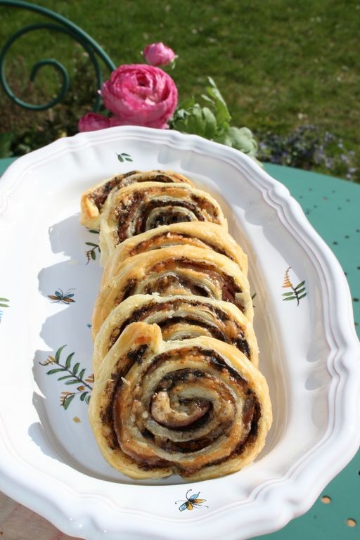 FEUILLETÉS A LA TAPENADE AUX OLIVES NOIRES DE NYONS