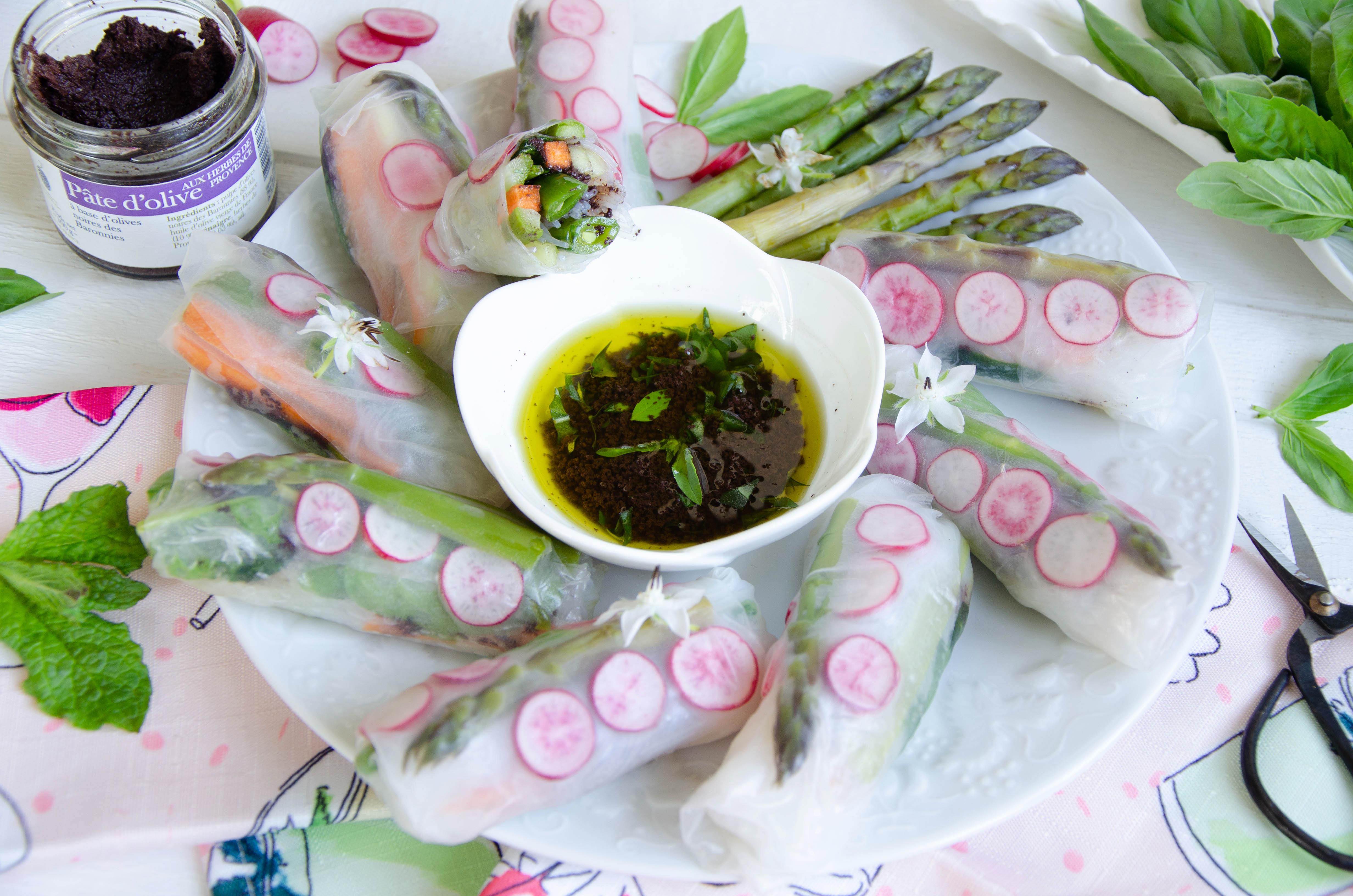 ROULEAUX DE PRINTEMPS AUX LEGUMES, SAUCE PATE D'OLIVES NOIRES AUX HERBES DE PROVENCE